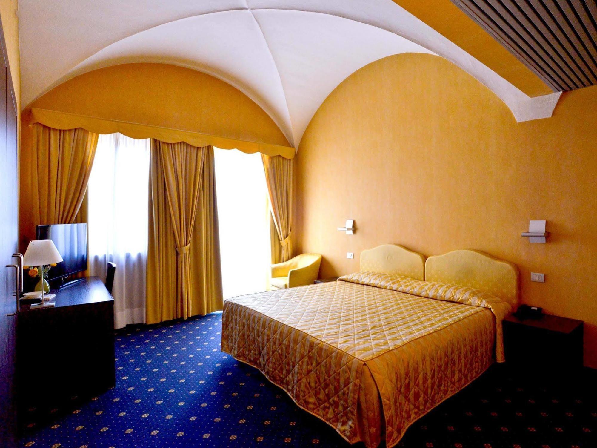 Albergo Della Torre Dal 1891 Trescore Balneario Kültér fotó